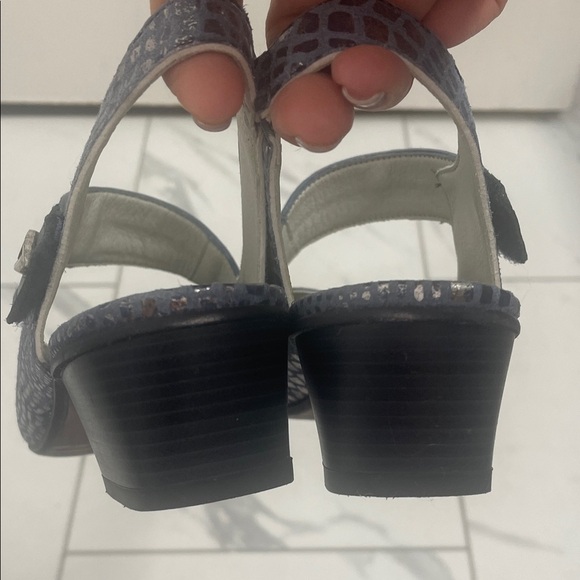 DorKing by Fluchos Leather Slingback Shoes with Stacked Heel Blue & Silver Sz 41 - Picture 4 of 9